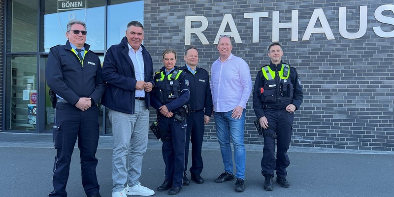 POL-UN: Bönen - Polizeihauptkommissarin Eve Wedel ist neue Beamtin des Bezirks- und Schwerpunktdienstes Bönen - Foto: presseportal.de