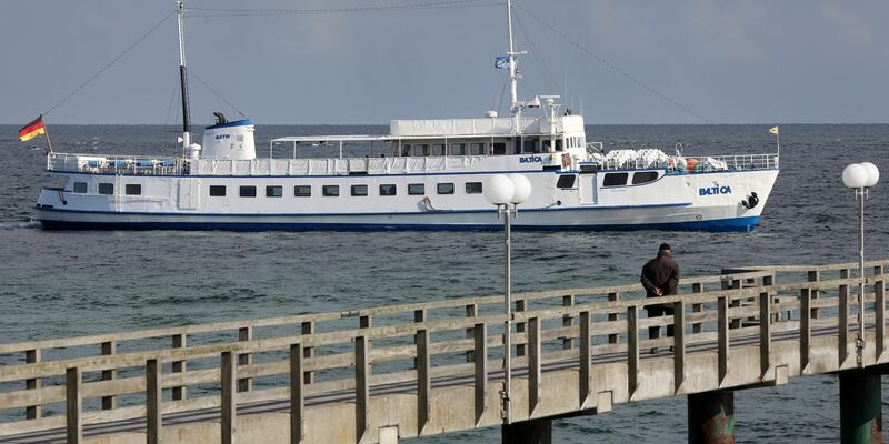 Das Ausflugsschiff «MS Baltica» hat einen Wassereinbruch erlitten und droht zu sinken. (Archivbild) - Foto: Bernd Wüstneck/dpa-Zentralbild/ZB