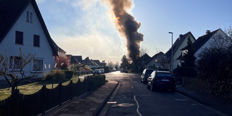 FW Minden: Ausgedehnter Wohnhausbrand in Minden-Dankersen, eine Person verstorben - Foto: presseportal.de