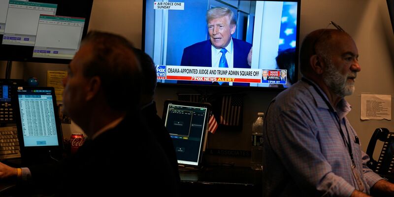Weiter abwärts - die Aktienmärkte bleiben in Alarmstimmung. - Foto: Seth Wenig/AP/dpa