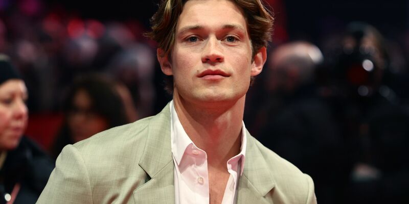 Wohl einer der derzeit angesagtesten Schauspieler aus Deutschland: Damian Hardung. Und er studiert «nebenbei» noch Medizin. (Archivbild) - Foto: Christoph Soeder/dpa