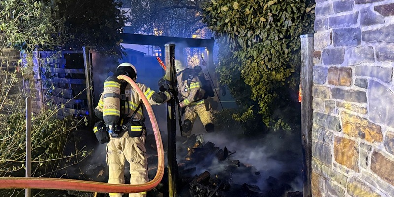 FW-GL: Drei Einsätze an einem Abend - Brandbekämpfung in Heidkamp, Hebborn und Herkenrath - Eine verletzte Person durch Brandrauch - Foto: presseportal.de