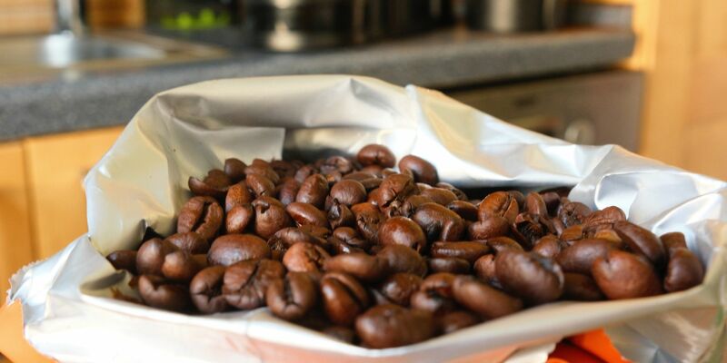 Die Preise von Kaffeebohnen sind über mehrere Jahre gestiegen. (Symbolbild) - Foto: Georg Hilgemann/dpa