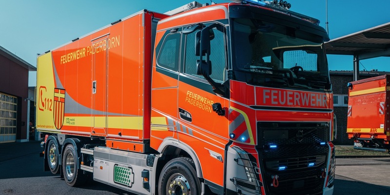 FW Paderborn: Indienststellung vollelektrischer Lastkraftwagen - Foto: presseportal.de