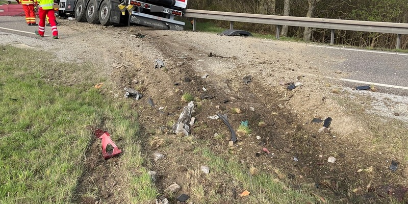 API-TH: Getreidelaster fährt in den Straßengraben - Foto: presseportal.de