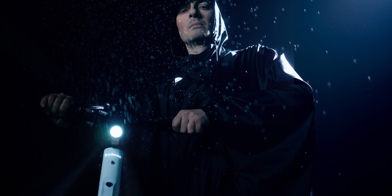 Deutschland – Eine Erfahrung: Jan Böhmermann fährt mit dem E-Scooter von Köln nach Chemnitz - Foto: presseportal.de