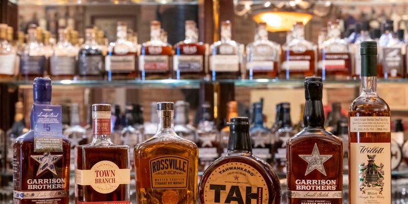 Whiskey wird wohl doch nicht Ziel von EU-Gegenmaßnahmen. (Archivbild)  - Foto: Peter Kneffel/dpa