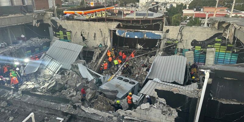 Während eines Merengue-Konzerts stürzte das Dach der Diskothek auf die Feiernden. - Foto: Uncredited/Noticias SIN/AP/dpa