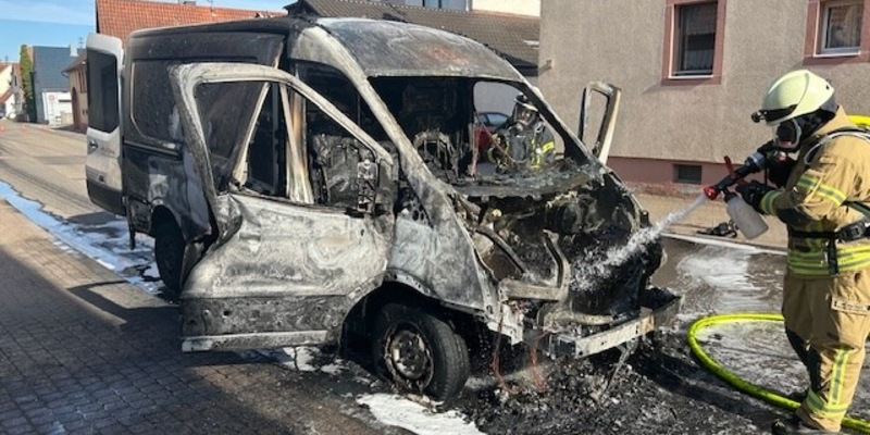 POL-PDLD: Fahrzeugbrand - Foto: presseportal.de