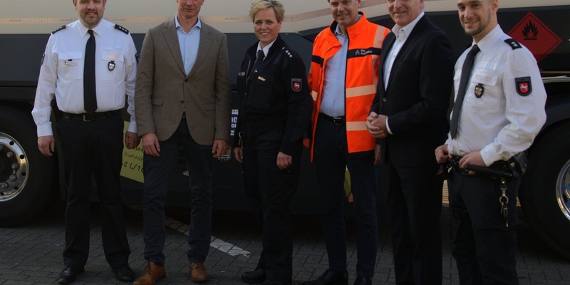 POL-ROW: ++ 218. Fernfahrerstammtisch diskutiert Zustand der Autobahn-Infrastruktur mit hochrangigen Gästen ++ - Foto: presseportal.de