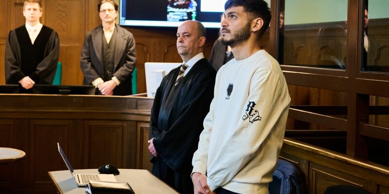 Die Anklage hatte dem Mann versuchte schwere Brandstiftung, versuchte gefährliche Körperverletzung und Sachbeschädigung vorgeworfen. - Foto: Annette Riedl/dpa