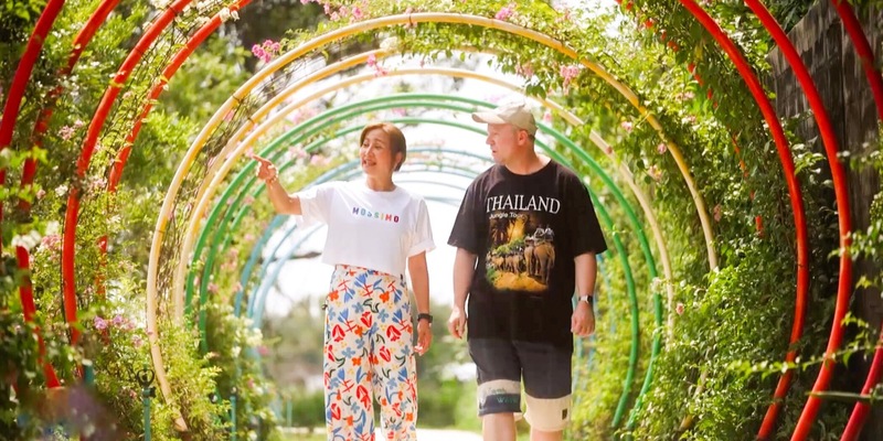 TonAor Matthias Amore unter Palmen - Foto: Joyn, presseportal.de