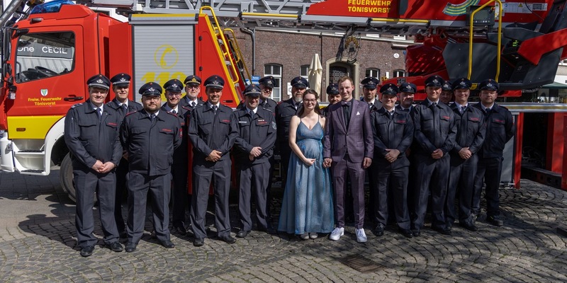 FW Tönisvorst: Bei schönstem Wetter das Ja-Wort gegeben - Foto: presseportal.de