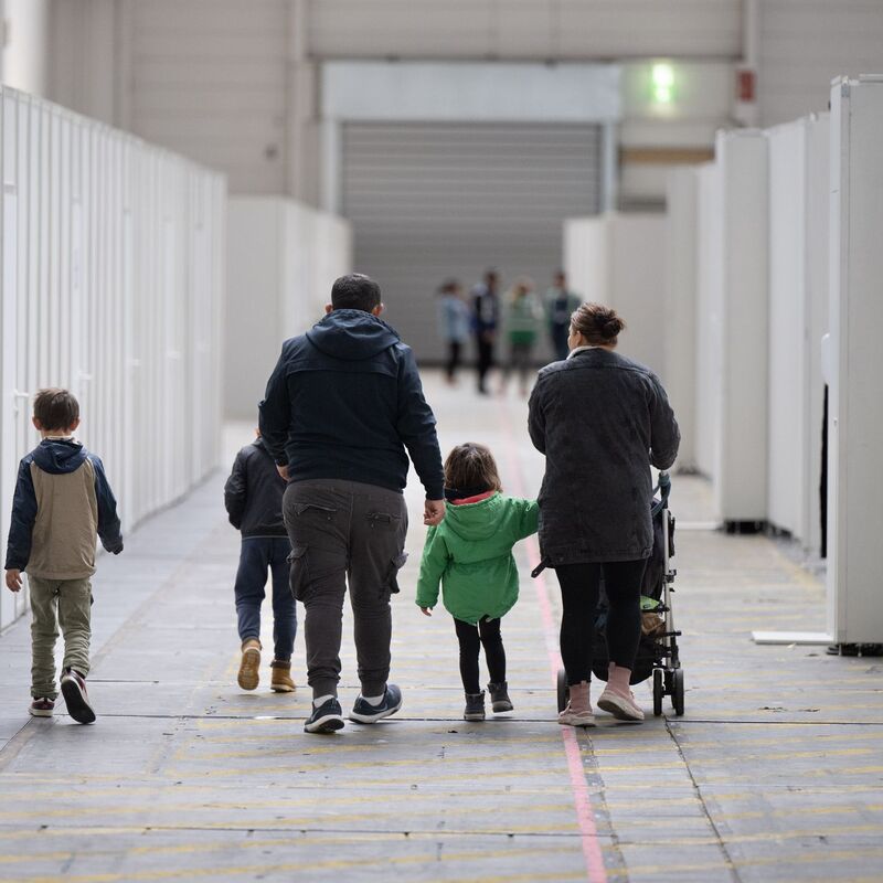 Flüchtlinge mit eingeschränktem Schutzstatus dürfen derzeit keine Familienangehörigen zu sich nach Deutschland holen. (Symbolbild) - Foto: Boris Roessler/dpa