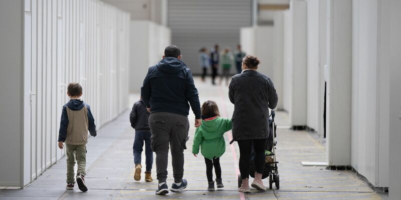 Für viele Kriegsflüchtlinge soll es nun schwerer werden, Angehörige zu sich zu holen. (Archivbild) - Foto: Boris Roessler/dpa