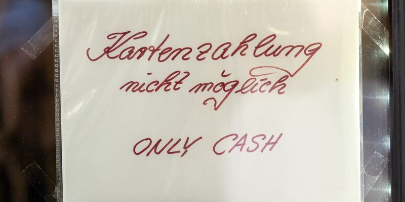 Solche Schilder soll es perspektivisch nicht mehr geben. (Symboldbild) - Foto: Peter Kneffel/dpa