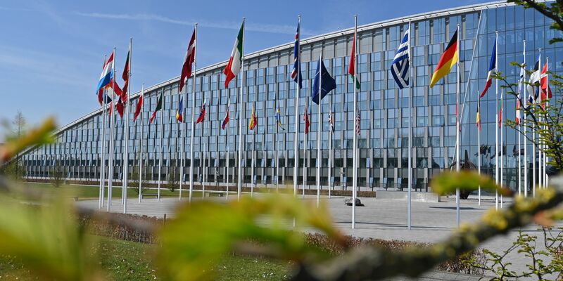 Unter dem Druck der USA erhöhen die europäischen Nato-Staaten und Kanada ihre Verteidigungsausgaben. Der Zuwachs wird aber schon wieder schwächer. (Archivbild) - Foto: Anna Ross/dpa