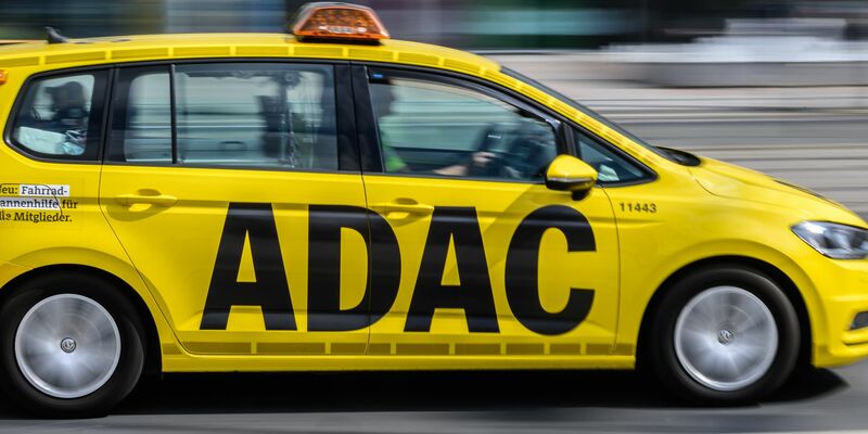 Elektroautos brauchten 2024 sehr viel seltener Hilfe von den Pannenhelfern des ADAC. (Archivbild) - Foto: Robert Michael/dpa