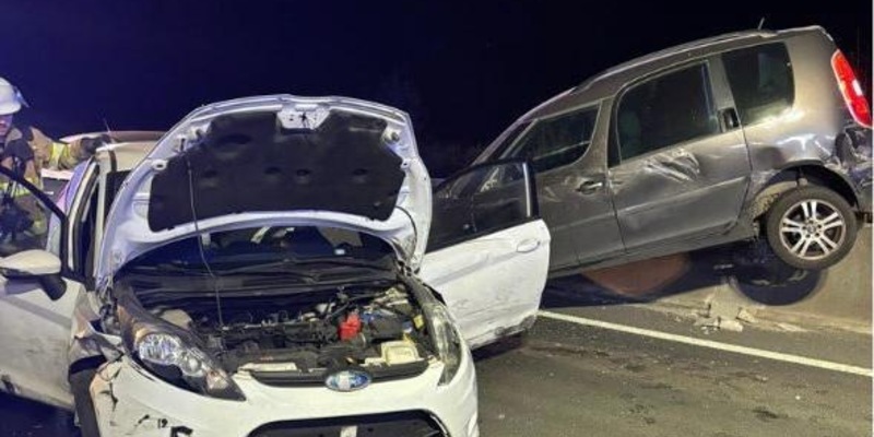 FW Frechen: Verkehrsunfall auf der A4 - Schweres Durchkommen für die Feuerweh - Foto: presseportal.de