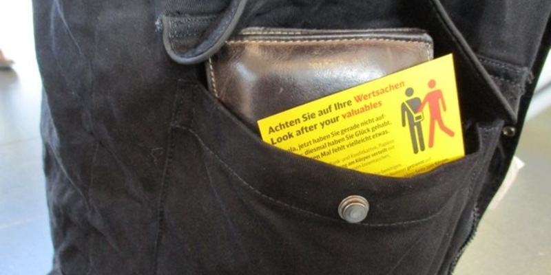 BPOL NRW: Bundespolizei warnt gerade zur Osternzeit, wenn die Ferien beginnen, vor Taschendieben! - Foto: presseportal.de