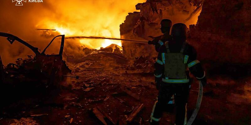 Die ukrainische Hauptstadt Kiew ist immer wieder Ziel russischer Drohnenangriffe. - Foto: Uncredited/Ukrainian Emergency Service via AP/dpa
