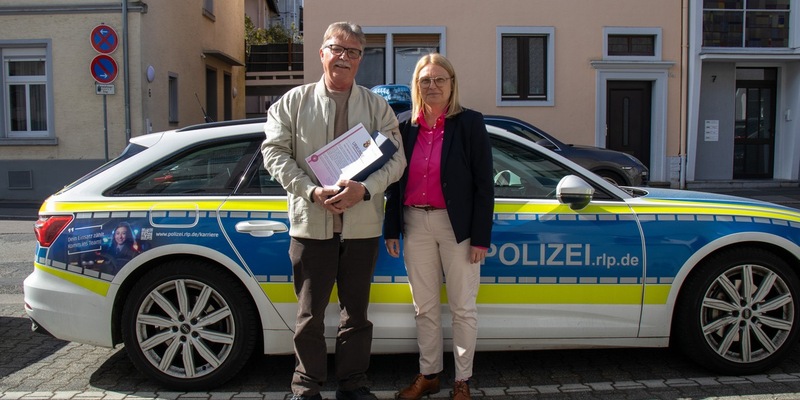 POL-PPTR: Anja Rakowski bedankt sich für Zivilcourage im Sinne der Kampagne Wer nichts tut, macht mit - Foto: presseportal.de