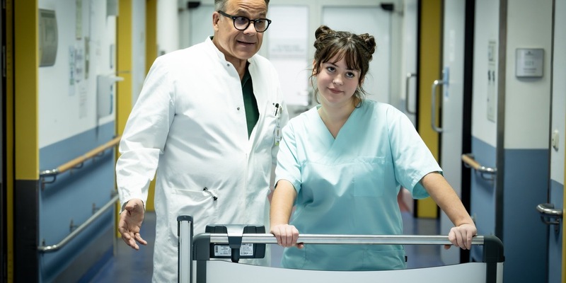 Zsa Zsa Hansen Karsten Speck Die Spreewaldklinik - Foto: Joyn/Claudius Pflug, presseportal.de