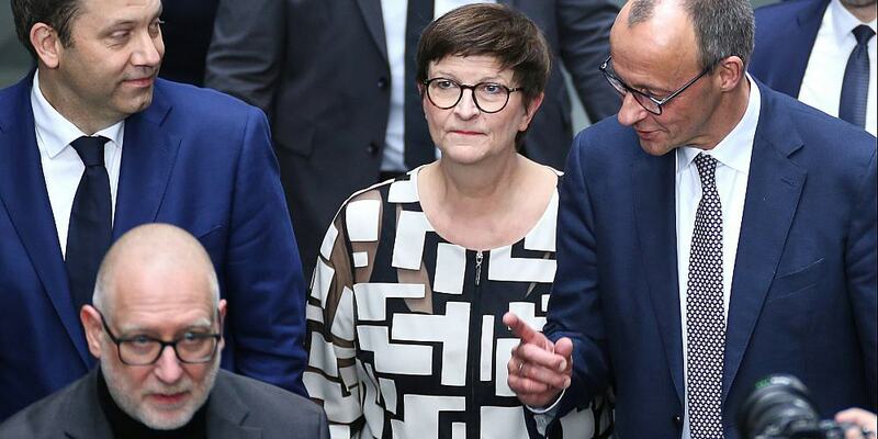 Saskia Esken, Lars Klingbeil und Friedrich Merz am 09.04.2025 - Foto: über dts Nachrichtenagentur