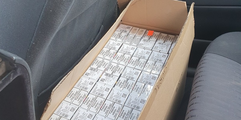 HZA-P: Kleiner Hund macht großen Fund / Zollhund Bobby erschnüffelt 7.600 Zigaretten bei einer Fahrzeugkontrolle auf der A 24 - Foto: presseportal.de