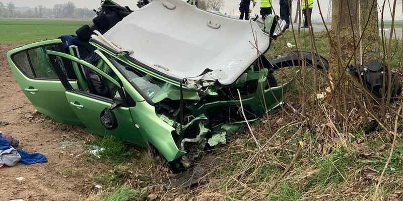 POL-HX: Schwerer Verkehrsunfall auf der B241 bei Borgentreich - Zwei Schwerverletzte - Foto: presseportal.de