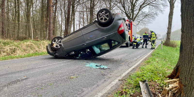 FW Hünxe: Pkw überschlagen, eine verletzte Person - Foto: presseportal.de