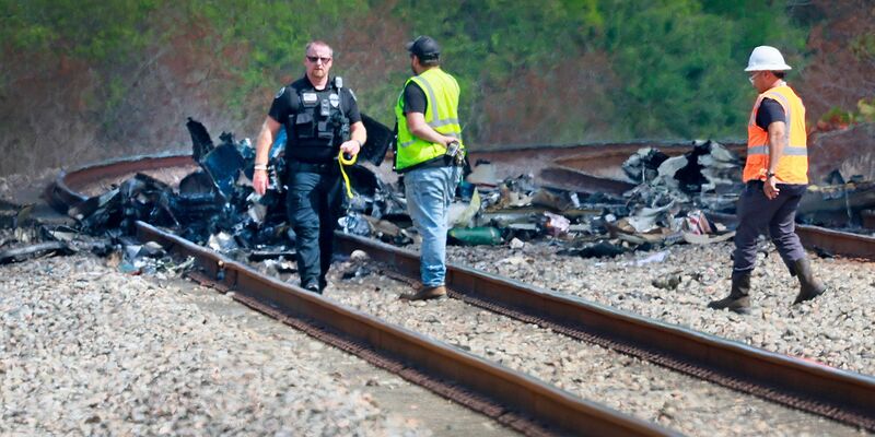 Nur noch Trümmer nach dem Absturz - Foto: Mike Stocker/South Florida Sun-Sentinel/AP/dpa