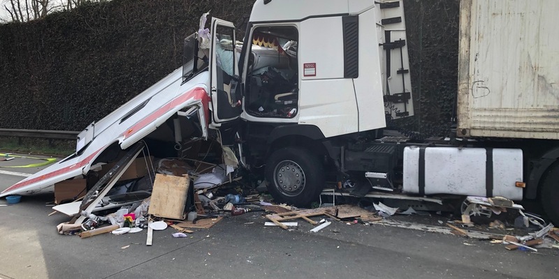 FW Bremerhaven: Die Feuerwehr Bremerhaven rückte am Freitag, den 11.04.2025 in kürzester Zeit zu vier Einsätzen aus. - Foto: presseportal.de