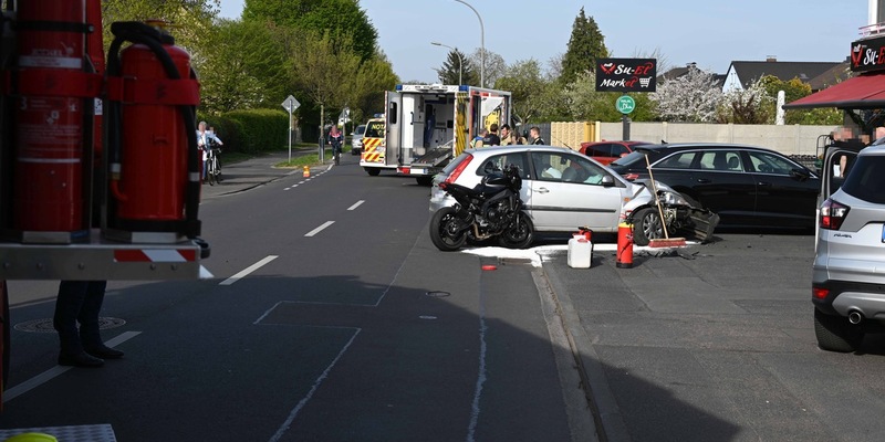 FW Pulheim: Krad kollidiert mit PKW - Foto: presseportal.de