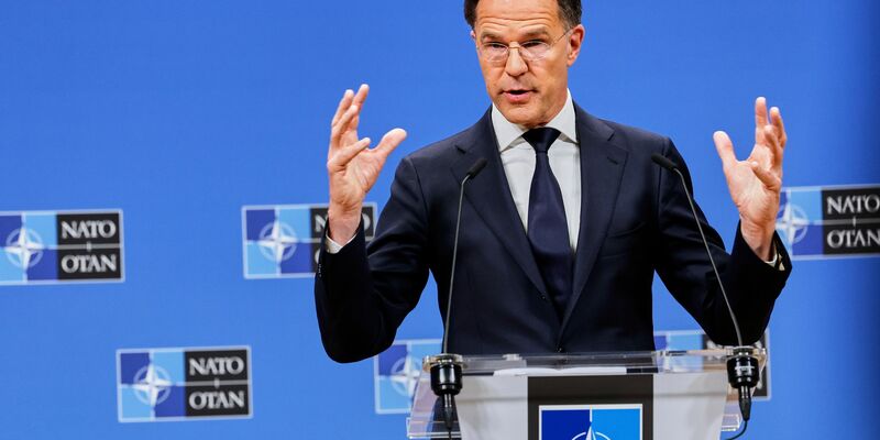 Nato-Chef Rutte warnt vor russischen Atomwaffen im Weltall, die Satelliten abschießen könnten. (Archivbild) - Foto: Geert Vanden Wijngaert/AP/dpa