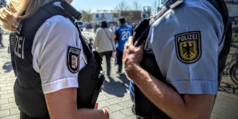 POL-KI: 250412.2 - Nordderby - Heimspiel Holstein Kiel gegen FC St. Pauli - Foto: presseportal.de