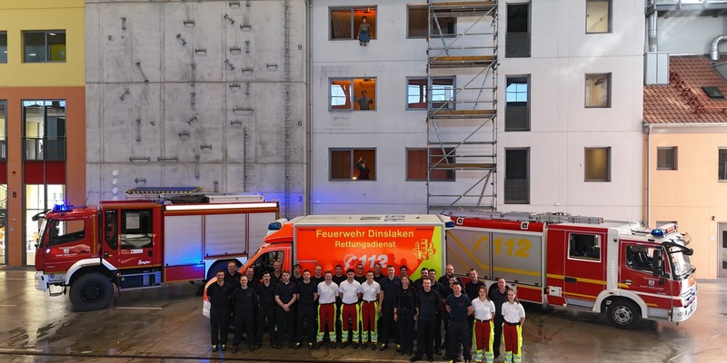 FW Dinslaken: Feuerwehr Dinslaken trainiert am Institut der Feuerwehr in Münster - Foto: presseportal.de
