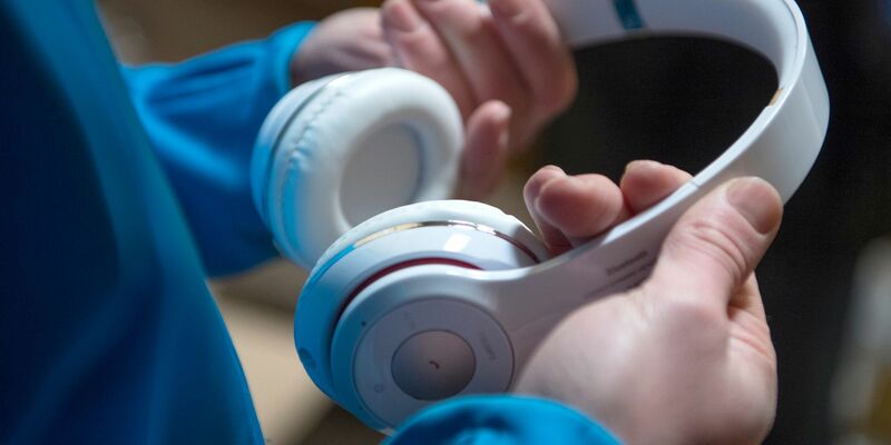 Musik spielt eine wichtige Rolle für menschliche Emotionen, berichten die Forscher. (Symbolbild) - Foto: Boris Roessler/dpa