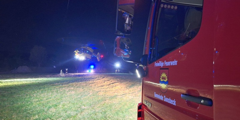 FW Sonsbeck: Verpuffung auf Campingplatz in Labbeck - Ausleuchten einer Landefläche für zwei Rettungshubschrauber - Foto: presseportal.de