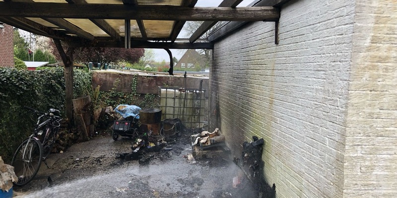 FW-KLE: Müll unter Carport in Brand geraten - Foto: presseportal.de