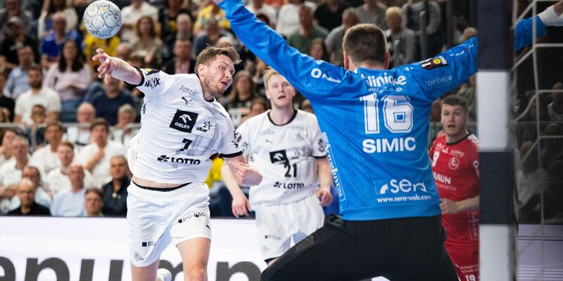 Bejubelte im letzten Pokal-Auftritt seiner Karriere einen emotionalen Sieg: Kiels Kreisläufer Patrick Wiencek. - Foto: Marius Becker/dpa