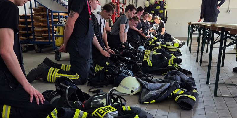 FW Ense: Lehrgang zum/zur Atemschutzgeräteträger/in - Foto: presseportal.de