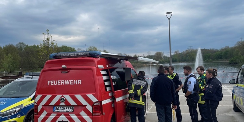 FW-BO: Ölhaltige Verunreinigung auf dem Ümminger See - Foto: presseportal.de