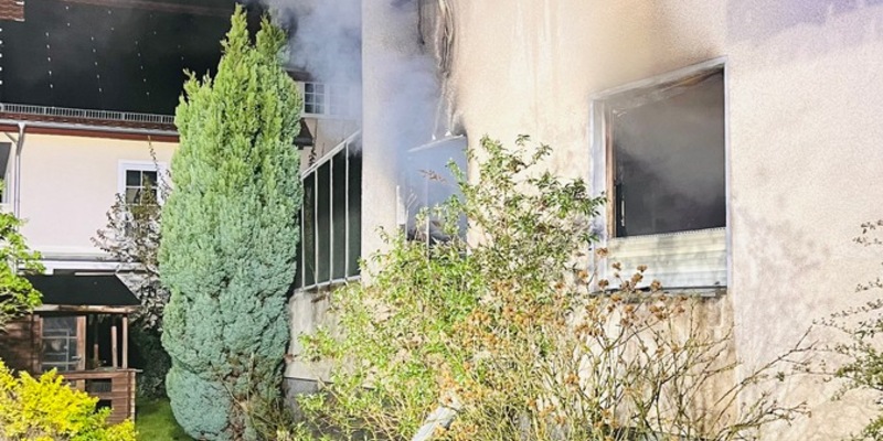 FW Paderborn: Gemeldeter Zimmerbrand in PB-Schloß Neuhaus - Foto: presseportal.de