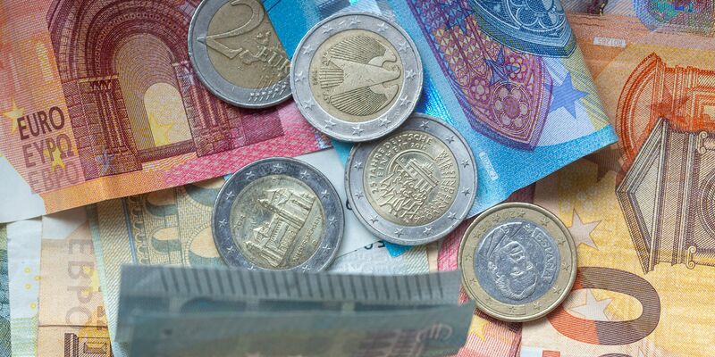 Ursprünglich war die Euro-Einführung in Bulgarien für Anfang 2024 geplant. (Archivbild) - Foto: Fernando Gutierrez-Juarez/dpa