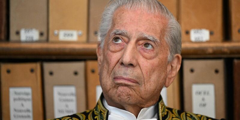 Der peruanische Schriftsteller und Literaturnobelpreisträger Mario Vargas Llosa ist tot. (Archivbild) - Foto: Emmanuel Dunand/AFP/dpa