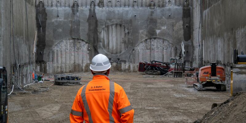 Für den Tiefbau geht es nach oben. (Archivbild) - Foto: Peter Kneffel/dpa