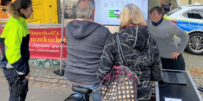 POL-MS: Schon ausprobiert? - Den Pedelec-Verkehrssimulator der Polizei auf dem Wochenmarkt testen - Foto: presseportal.de