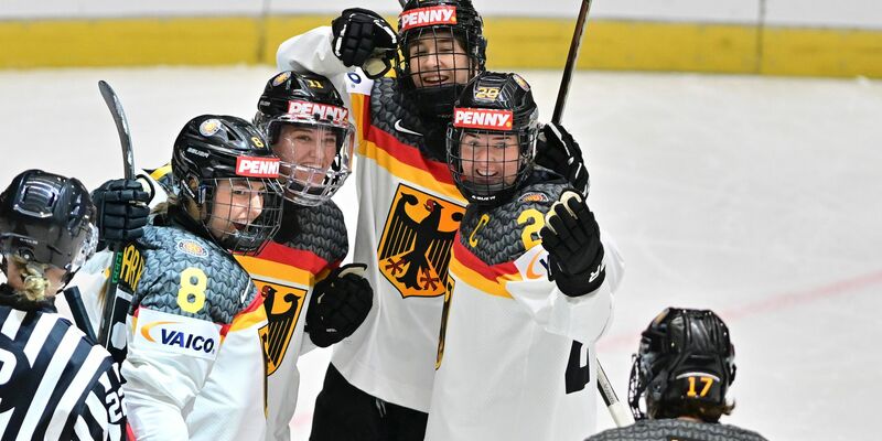 Mit dem Sieg gegen Ungarn erreichte das deutsche Eishockey-Team das WM-Viertelfinale. - Foto: Vaclav Pancer/CTK/AP/dpa