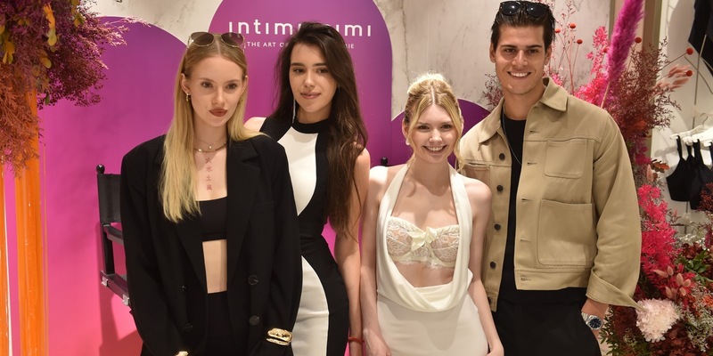 Fan-Andrang im Münchner Intimissimi Store: #GNTM-Kandidatin Eva ist neues Kampagnengesicht von Intimissimi - Foto: presseportal.de